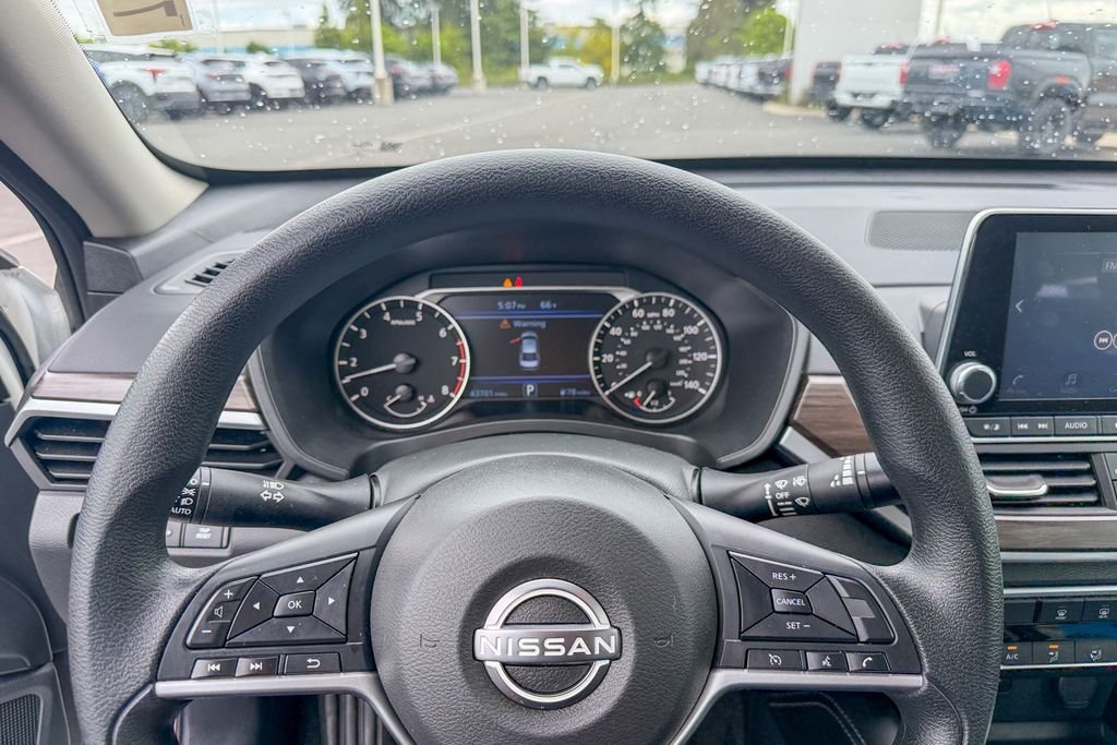 Used 2023 White Nissan 2.5 SV image 12