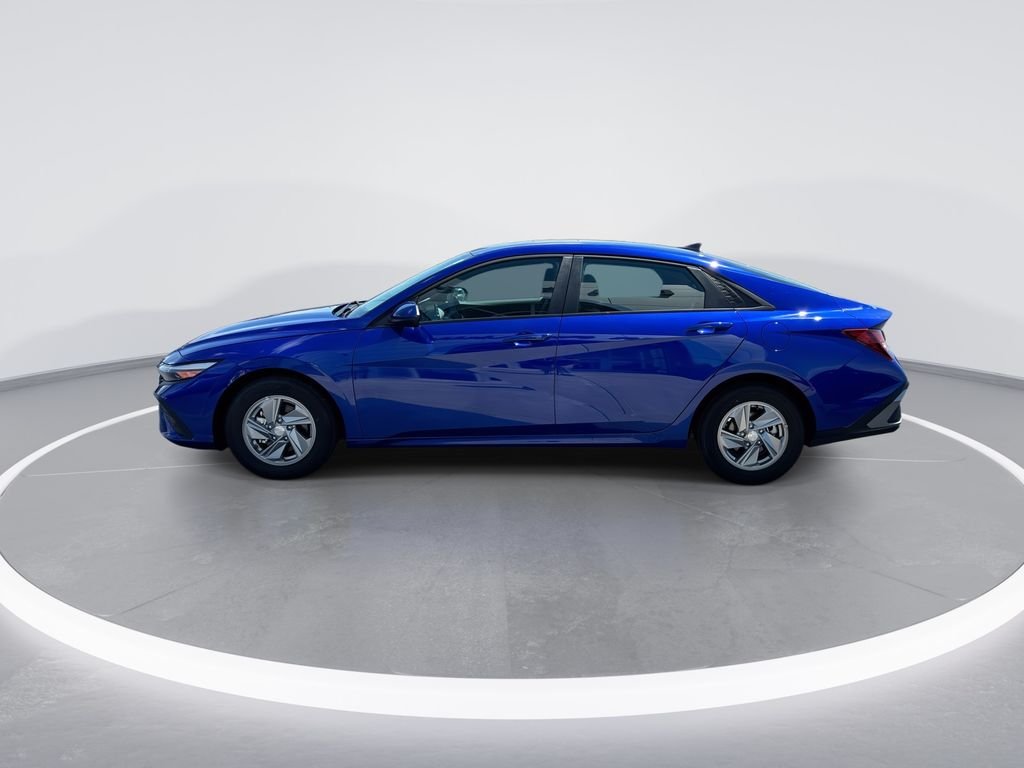 Used 2025 Blue Hyundai SE image 5