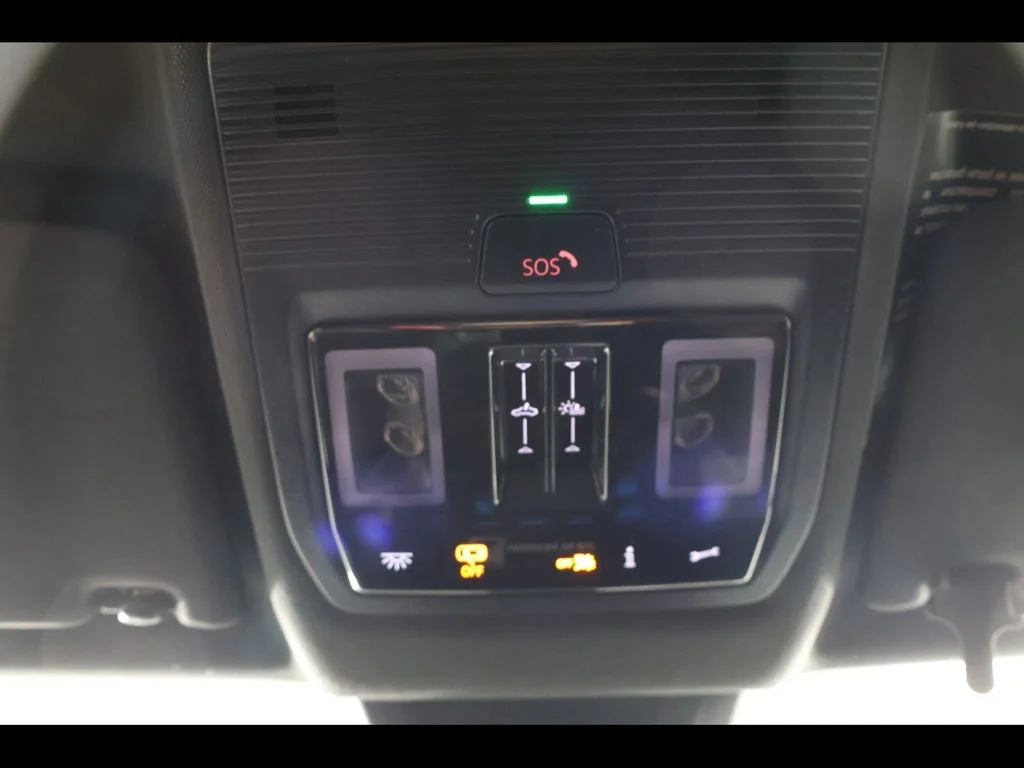 New 2026 Black Volkswagen 2.0T SE w/Technology image 15
