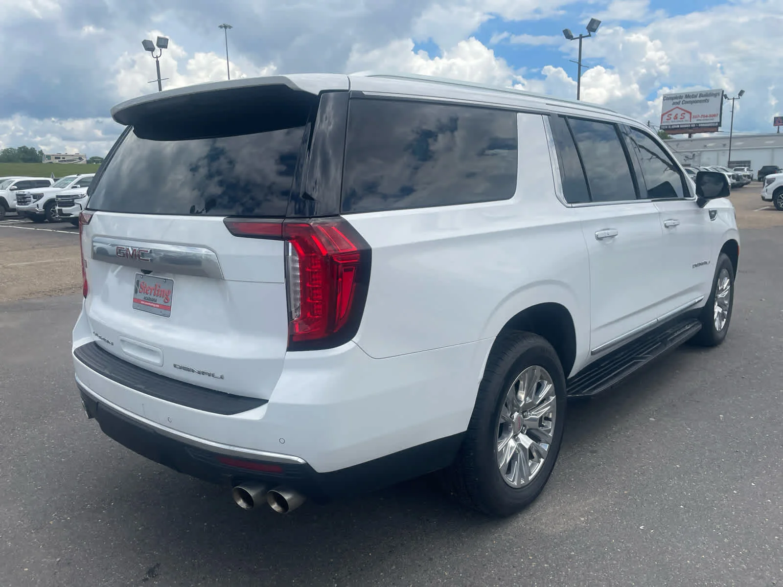 Used 2021 SUMMIT WHITE GMC Denali image 7