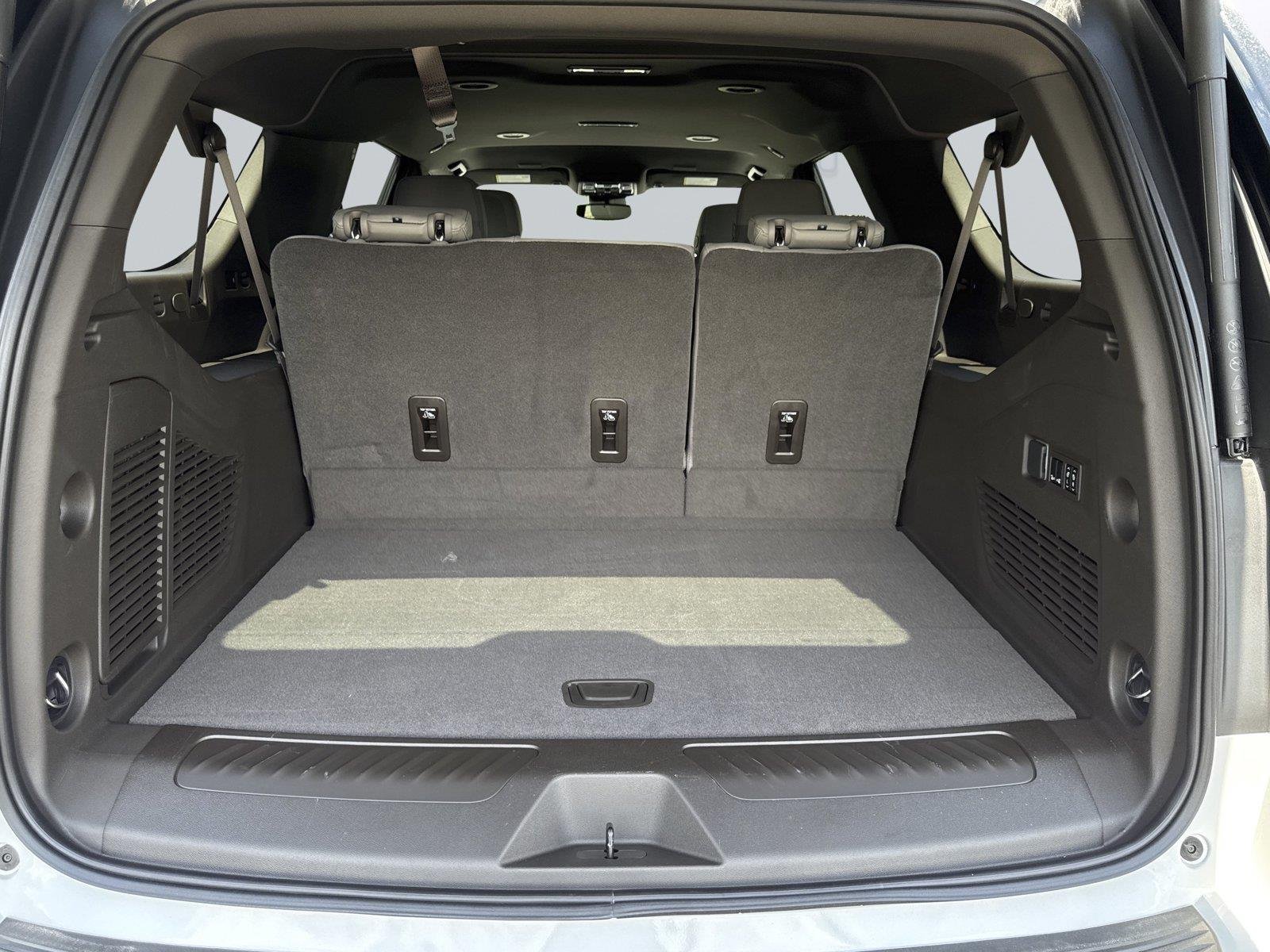 2026 Chevrolet Suburban LT - Photo 35