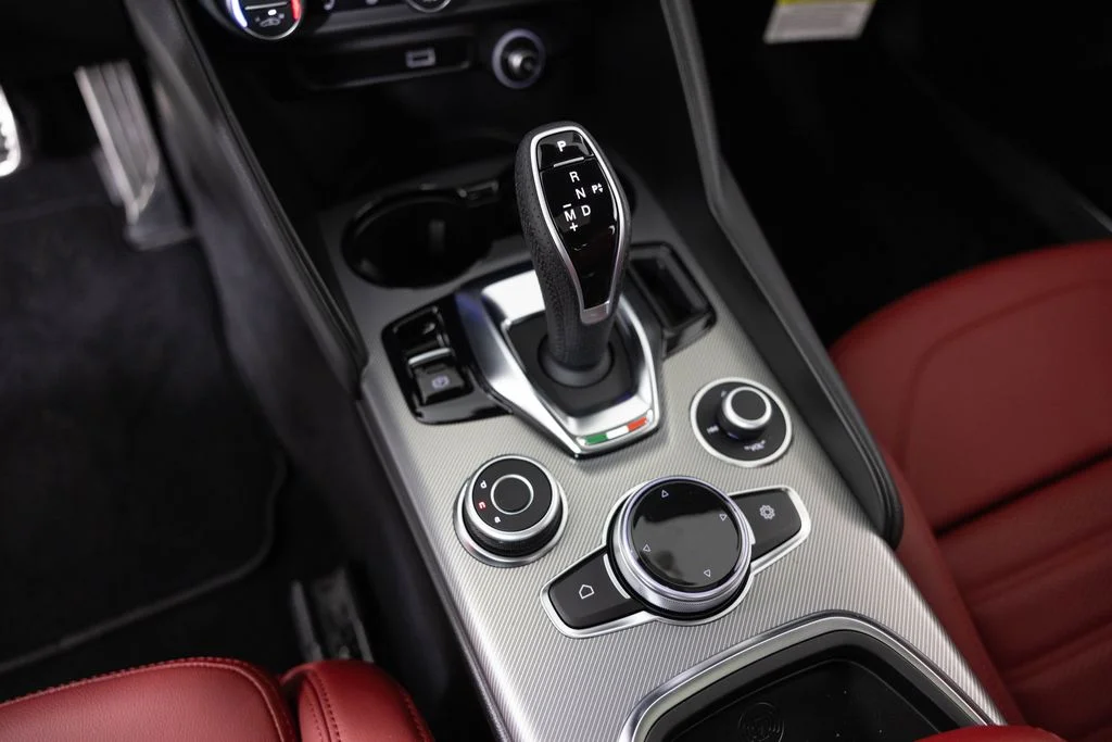 New 2026 Milano White Exterior Paint Alfa Romeo Veloce image 28