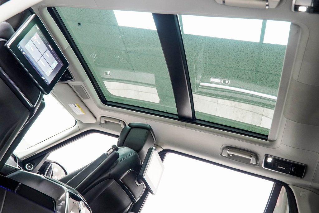Used 2022 Black Land Rover SVAutobiography image 47