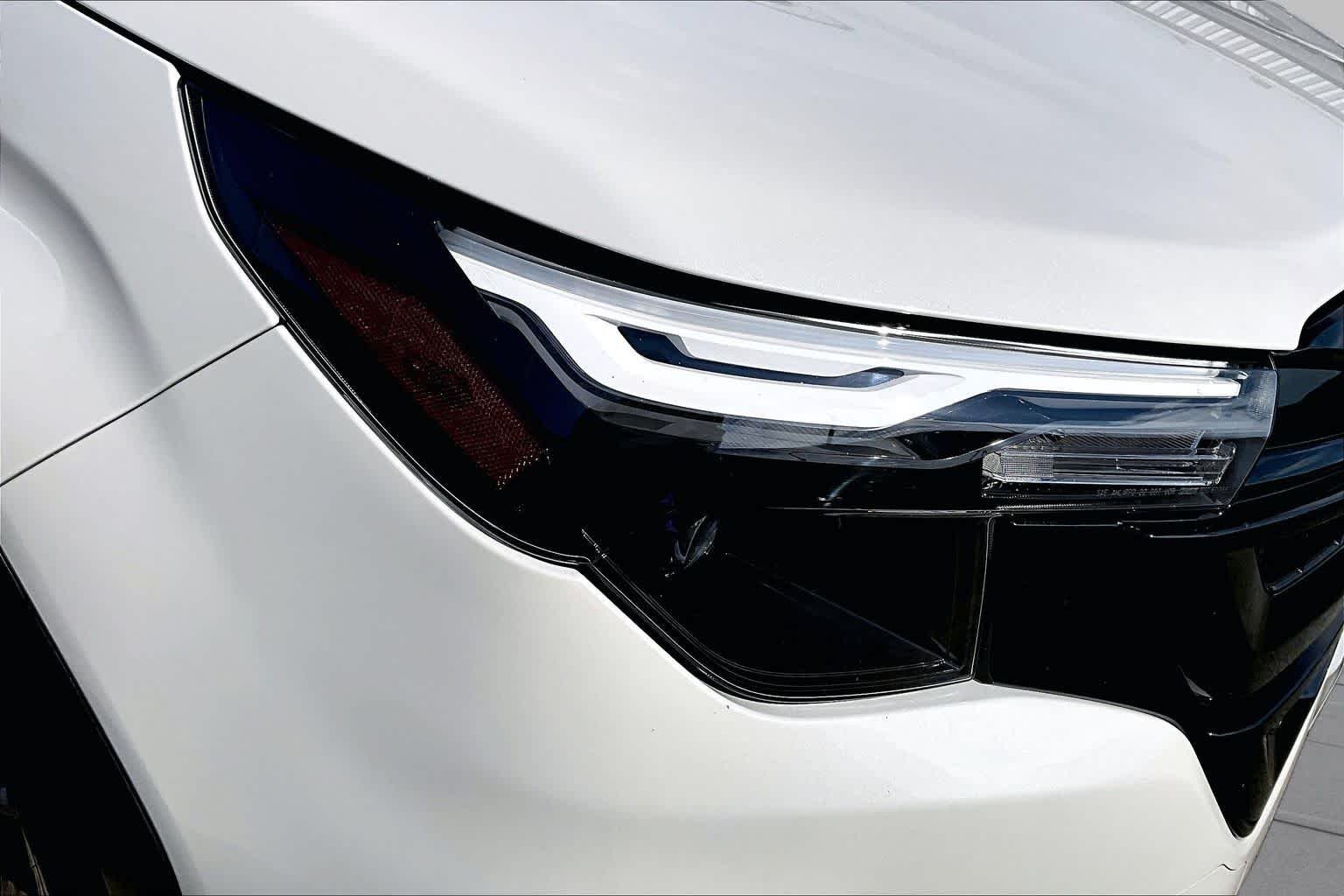 Used 2025 Crystal White Pearl Subaru Sport image 27