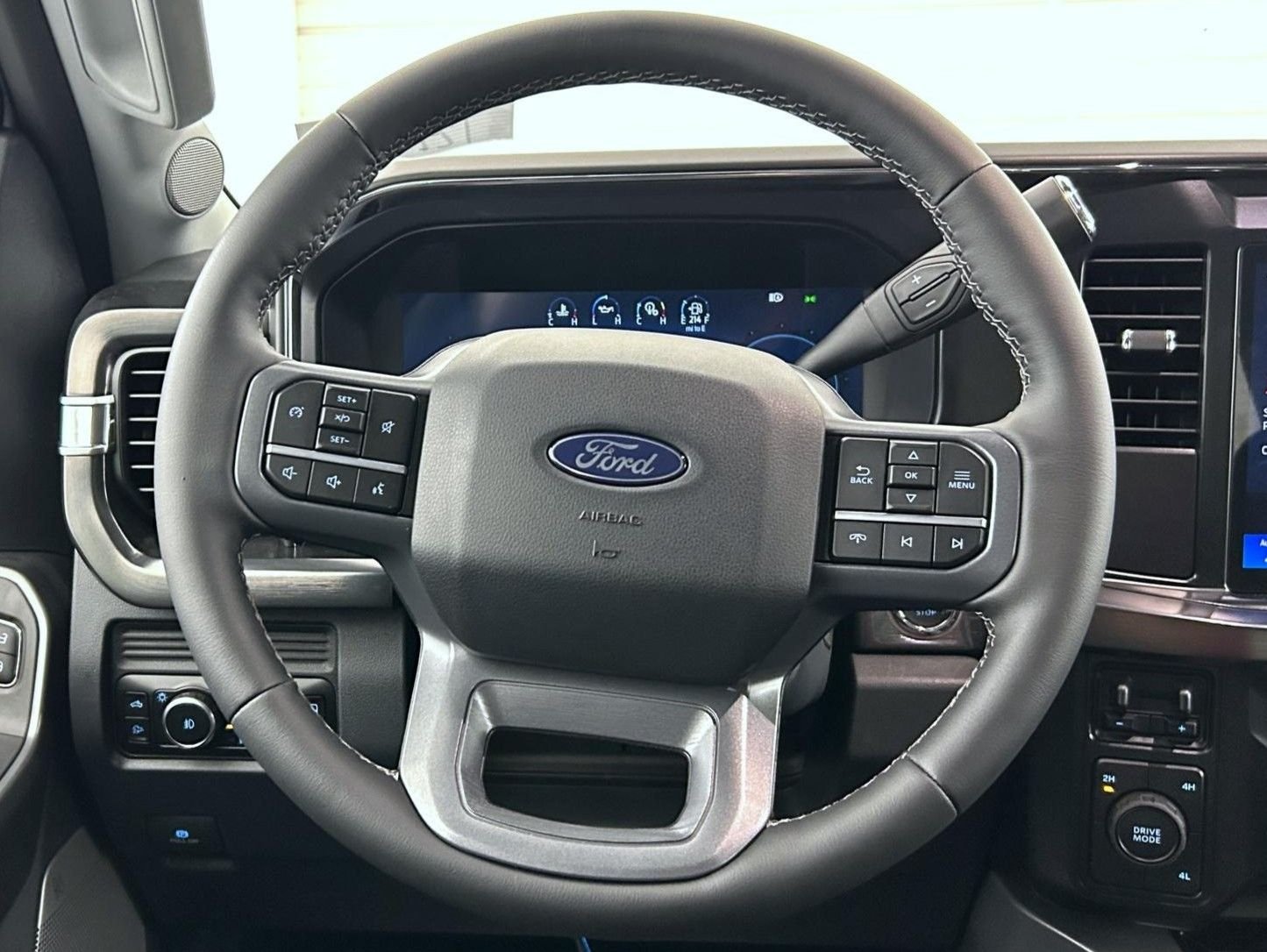 New 2027 Oxford White Ford Lariat image 11