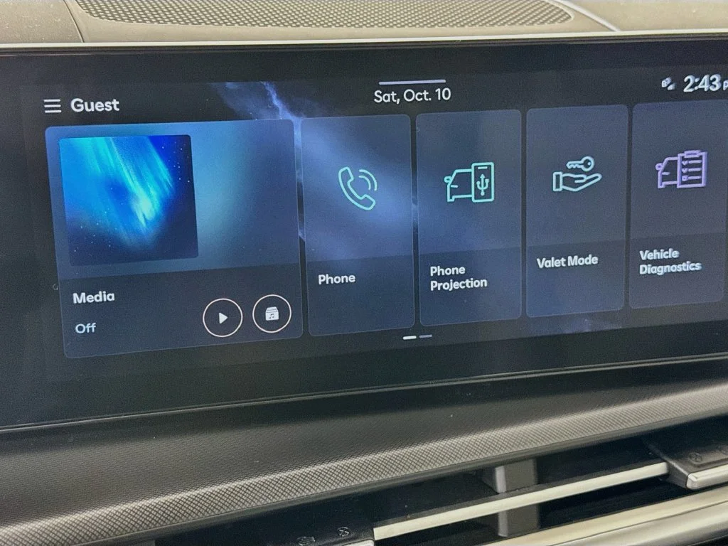 Used 2025 Green Hyundai SEL image 15