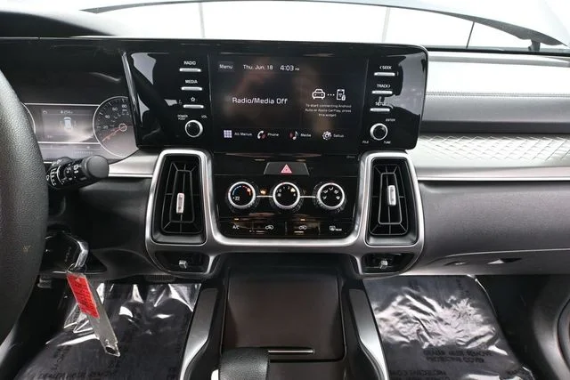2023 Kia Sorento LX - Photo 31