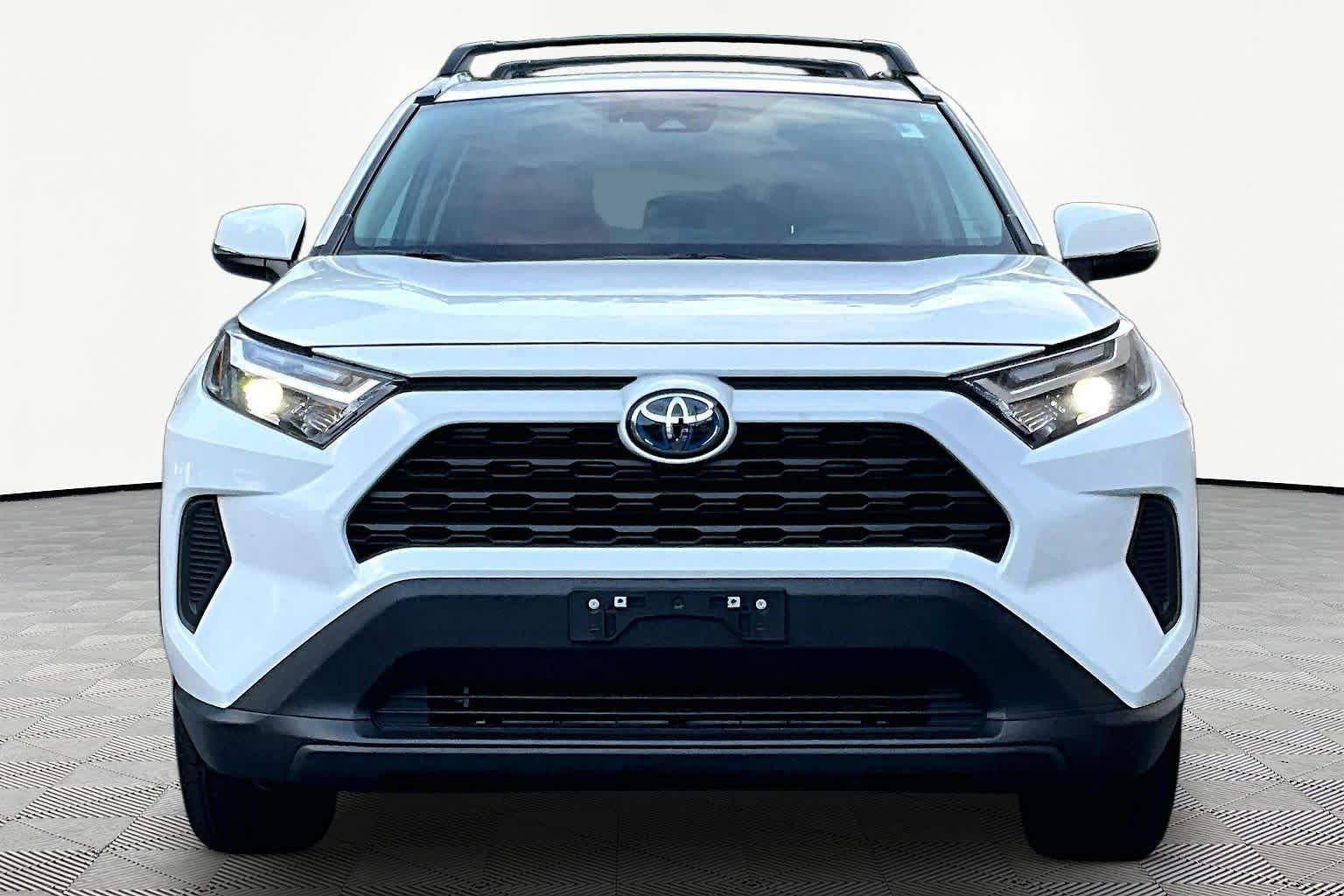 Used 2022 White Toyota Hybrid XLE image 4