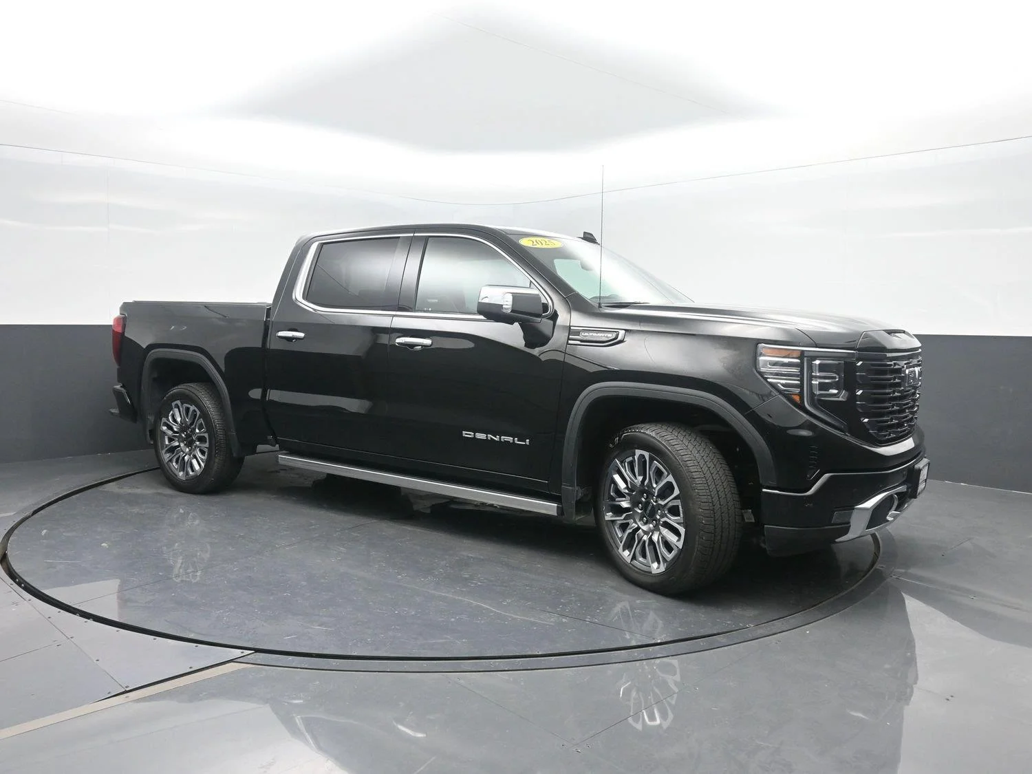 Used 2025 Onyx Black GMC Denali Ultimate image 4
