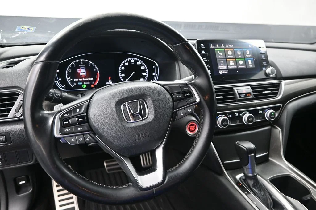 Used 2018  Honda Sport image 20
