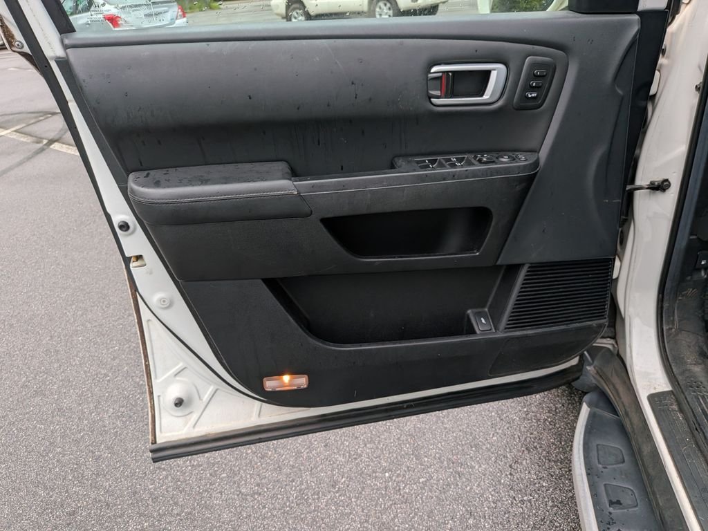 Used 2012 White Honda Touring image 8