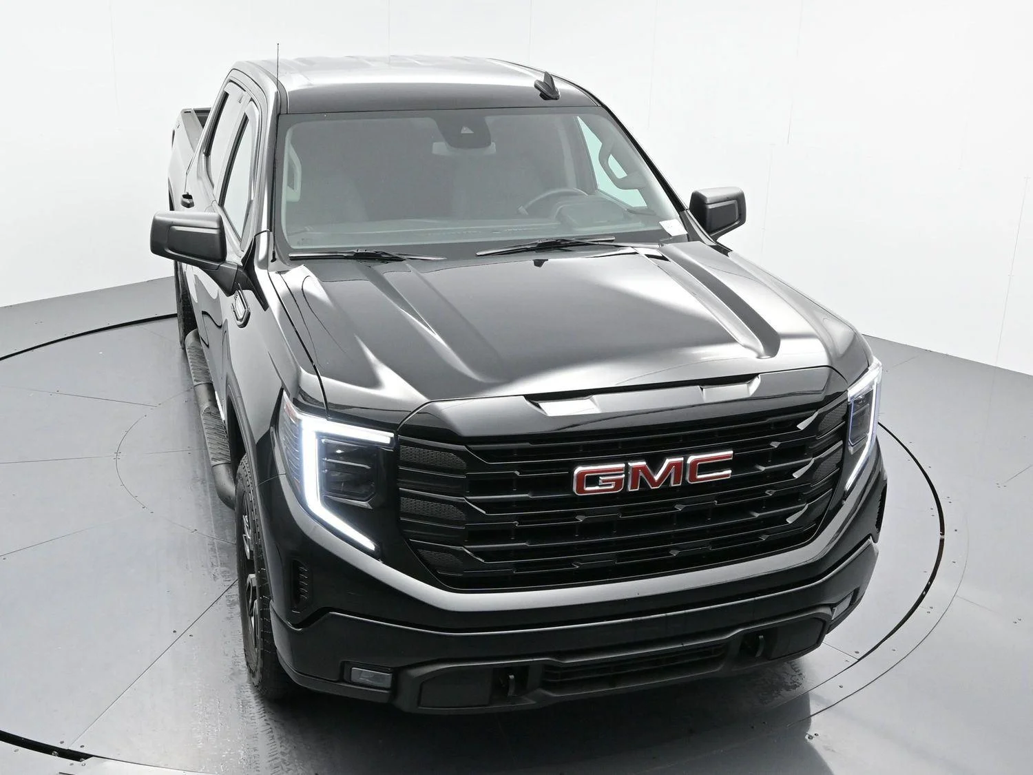 Used 2025 Onyx Black GMC Elevation image 36