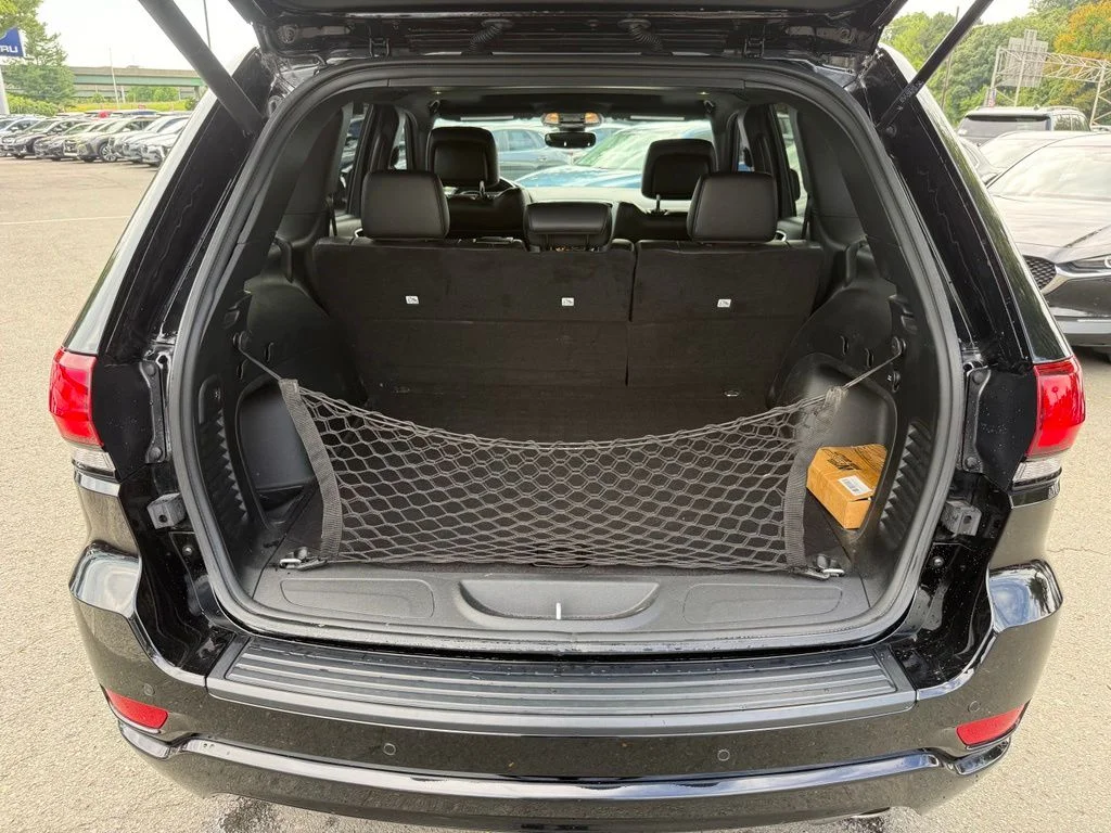 Used 2022 Diamond Black Jeep Laredo X image 27