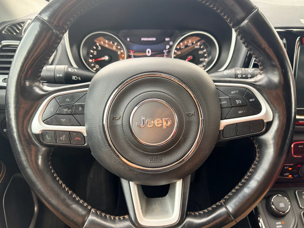 Used 2020 Olive Green Pearlcoat Jeep Limited image 15