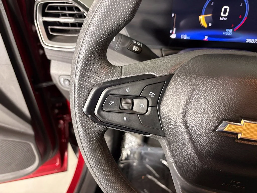 Used 2025 Crimson Metallic Chevrolet LT image 22