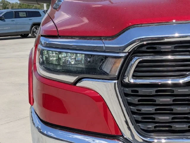 New 2027 Molten Red Pearl-Coat Exterior Paint RAM Big Horn/Lone Star image 9