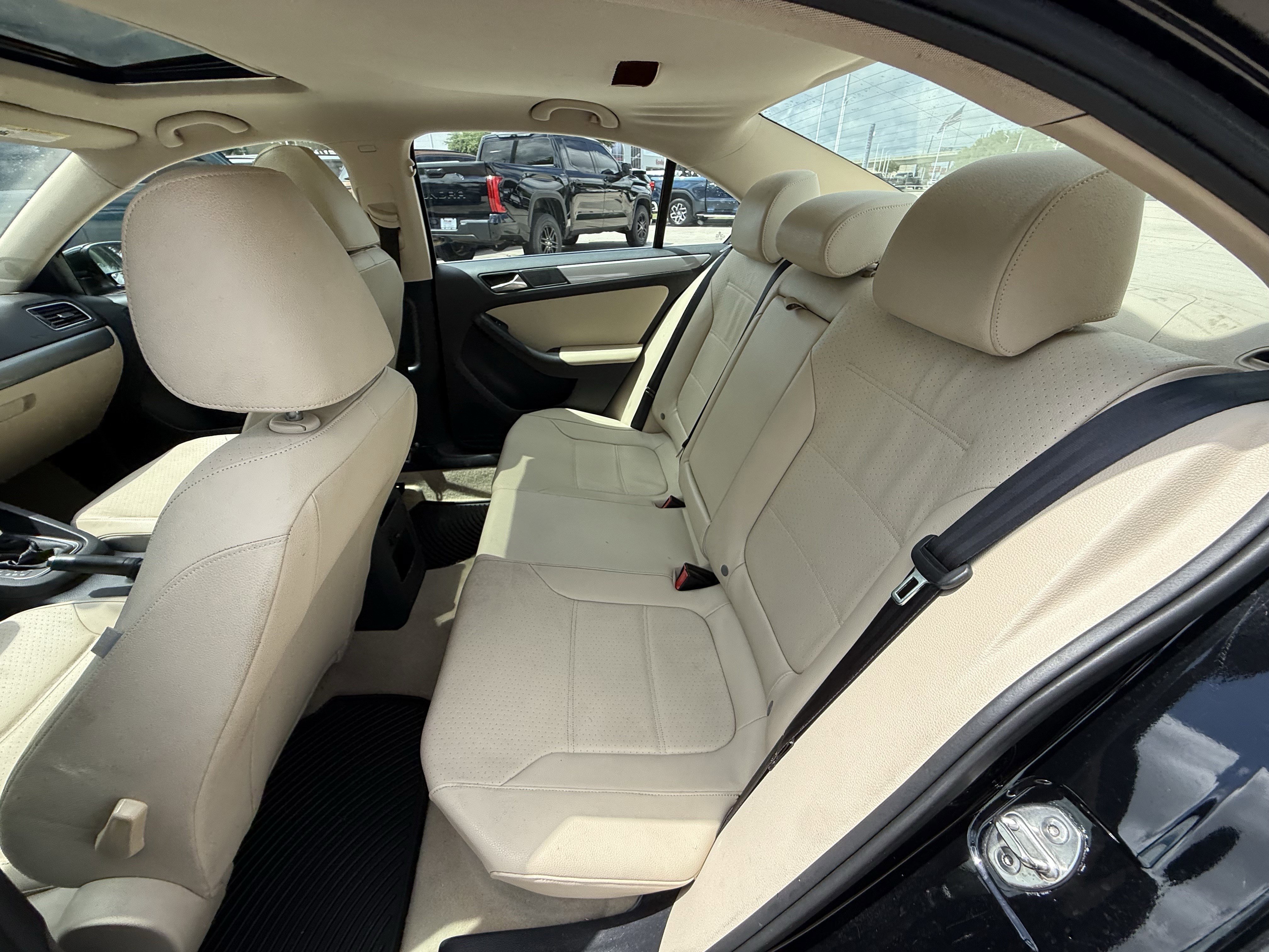 Used 2015  Volkswagen  image 29
