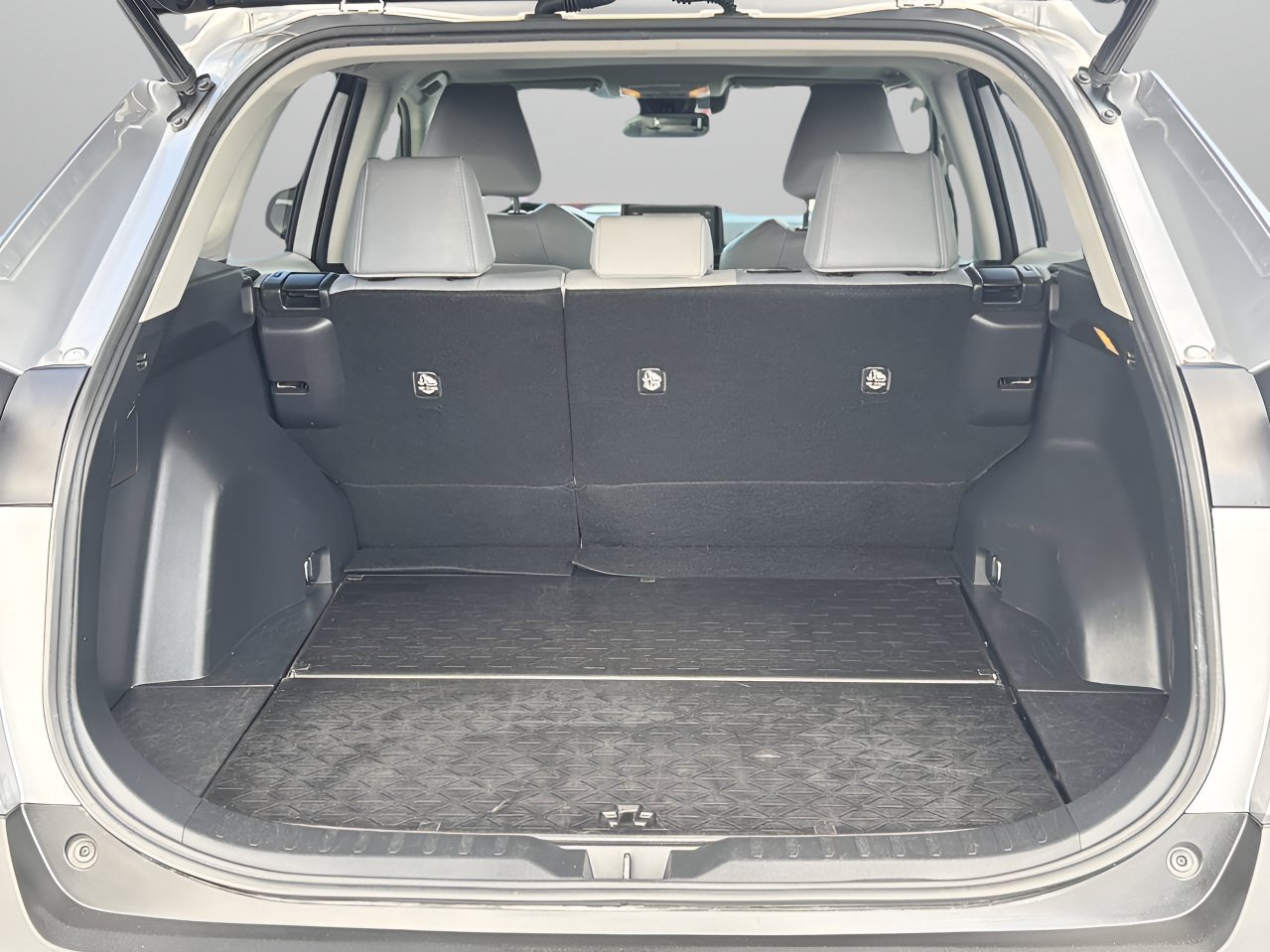 Used 2020 Silver Sky Metallic Toyota XLE Premium image 8