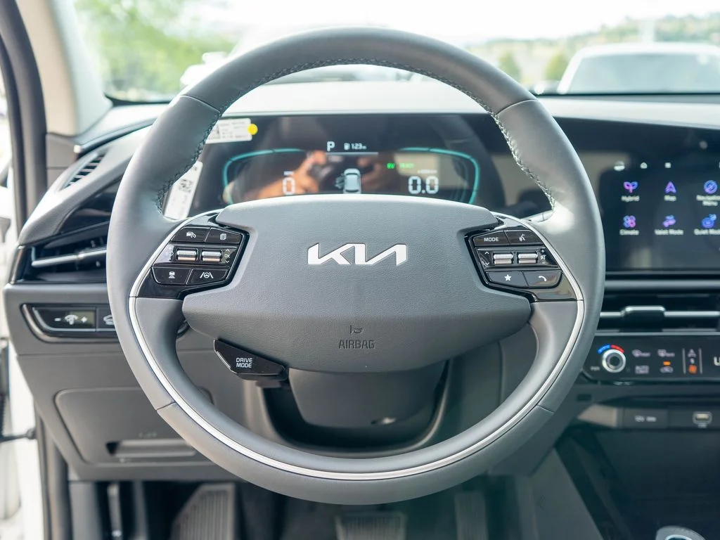 New 2026 Snow White Pearl Kia SX image 15