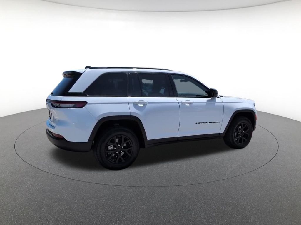 Used 2025 White Jeep Altitude X image 9