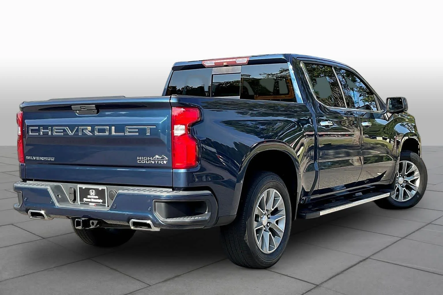 Used 2019 Northsky Blue Metallic Chevrolet High Country image 13