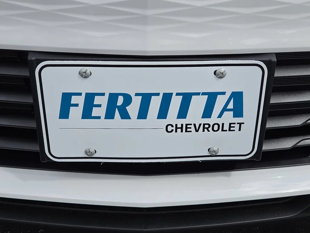 New 2027 Summit White Chevrolet LT image 22
