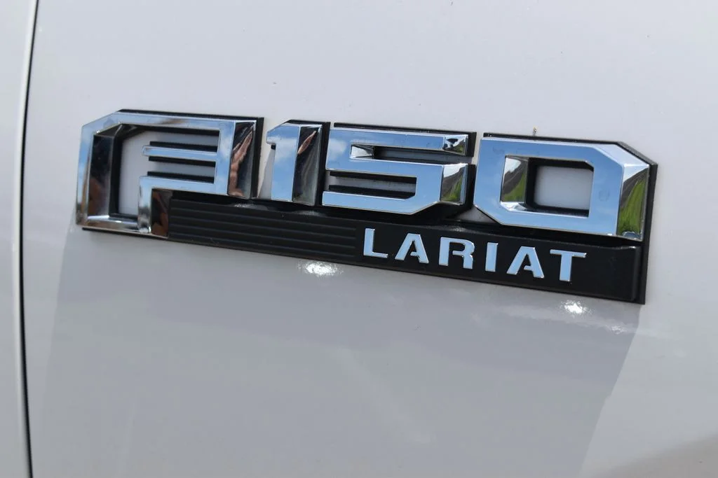 Used 2018 White Platinum Clearcoat Metallic Ford Lariat image 4