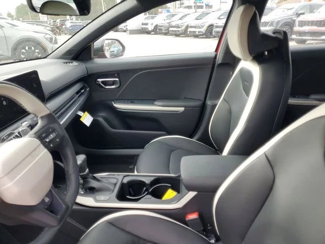 2025 Kia K4 GT-Line Turbo - Photo 8