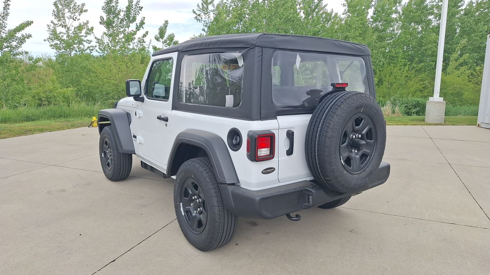 New 2026 Bright White Clear-Coat Exterior Paint Jeep Sport image 6