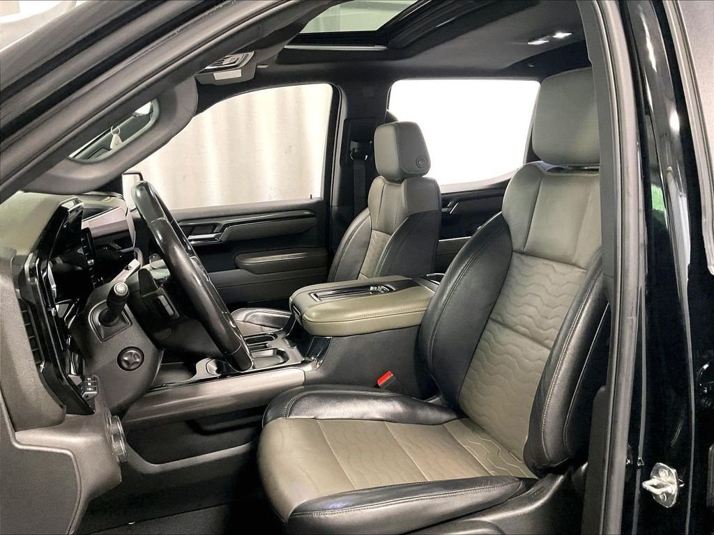 Used 2022 Black Chevrolet ZR2 image 10
