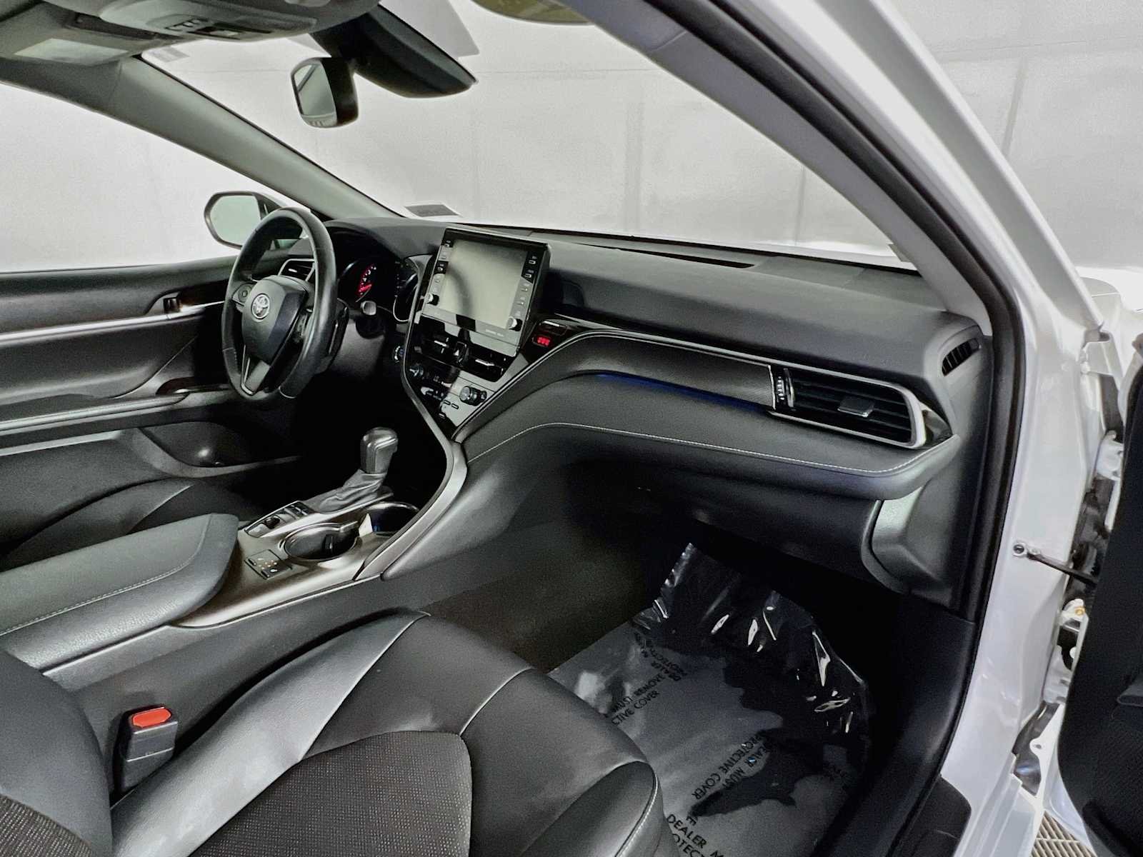 Used 2021 Wind Chill Pearl Toyota XSE image 28