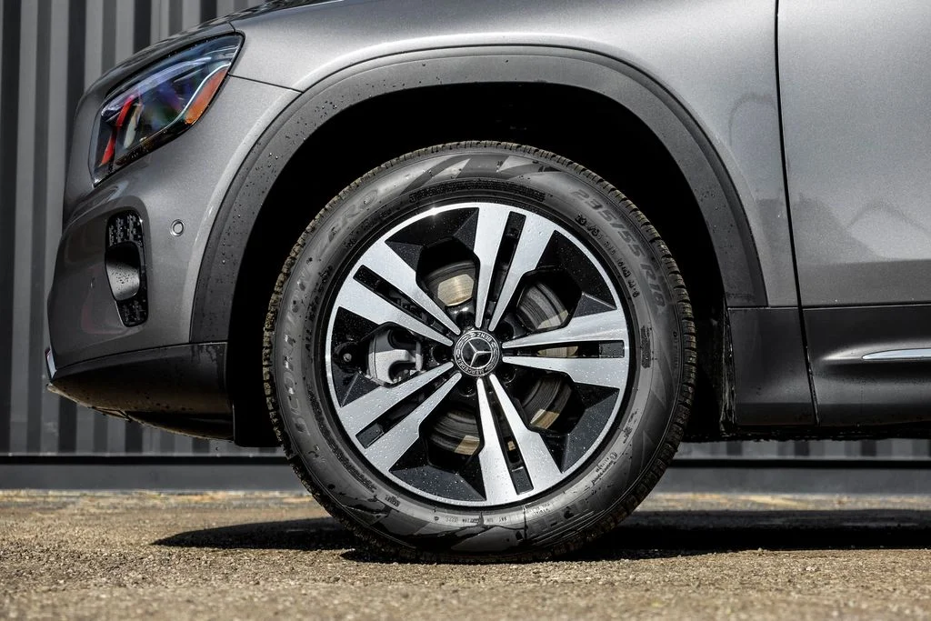 New 2026 Mountain Grey Metallic Mercedes-Benz GLB 250 image 4