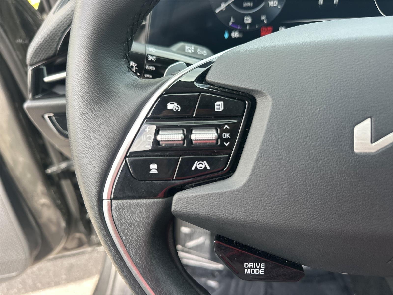 Used 2024 Graphite Gray Kia Wind image 9