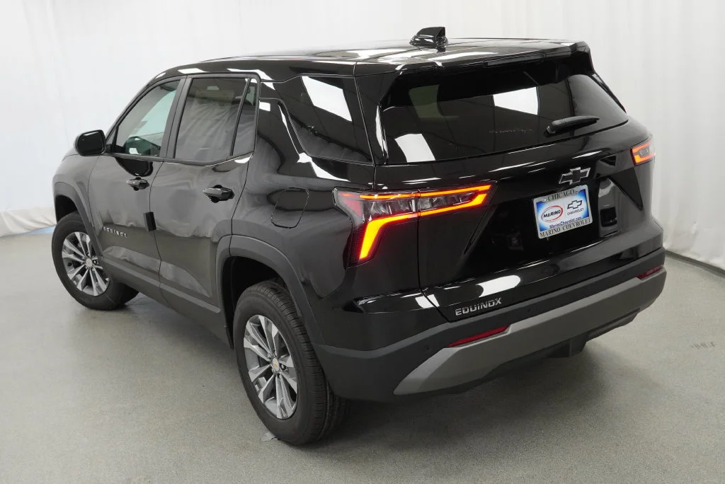 New 2027 Mosaic Black Metallic Chevrolet LT image 36