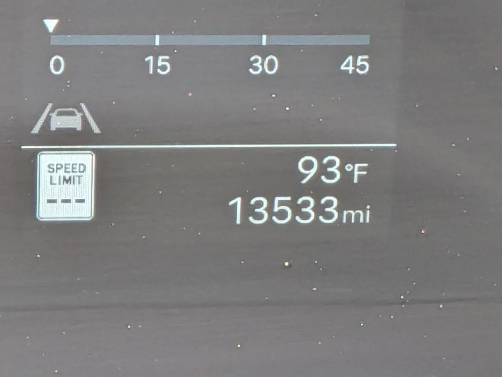 Used 2025 White Hyundai SE image 13