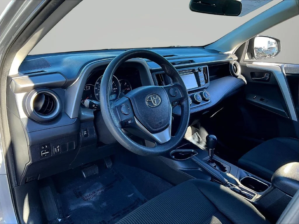 Used 2016 Silver Toyota LE image 18