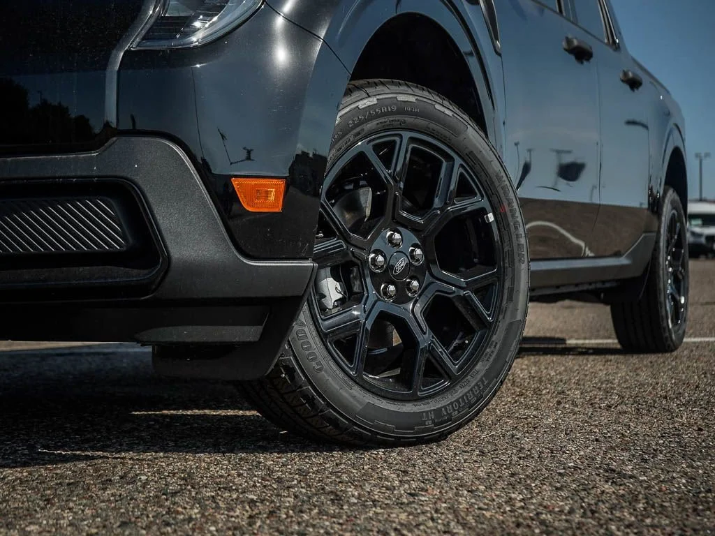 New 2026 Shadow Black Ford XLT image 5