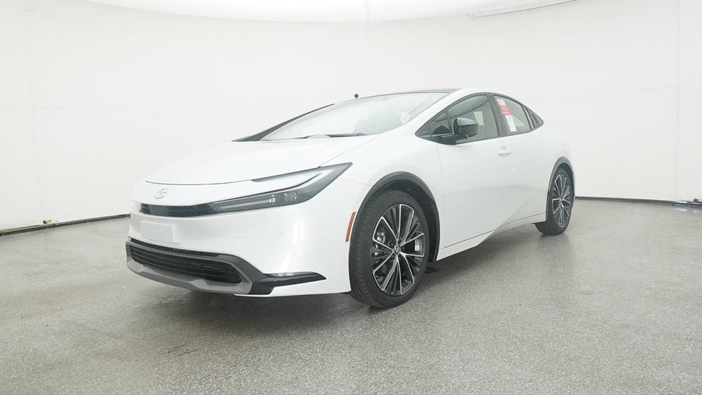 New 2025 Wind Chill Pearl Toyota XLE image 5