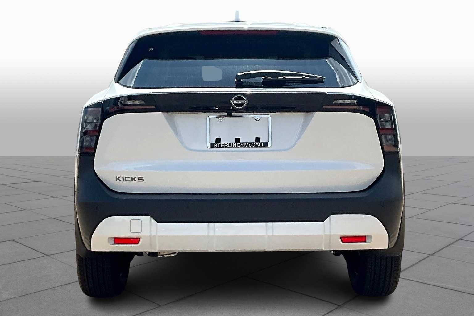Used 2025 Aspen White Tricoat Nissan SV image 4