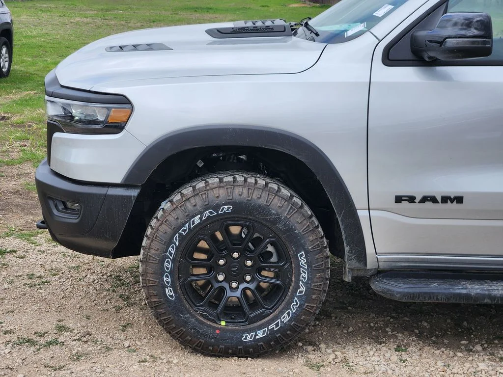 New 2026 Silver Zynith Exterior Paint RAM Rebel image 6