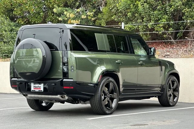 New 2026 Woolstone Green Land Rover X-Dynamic SE image 5