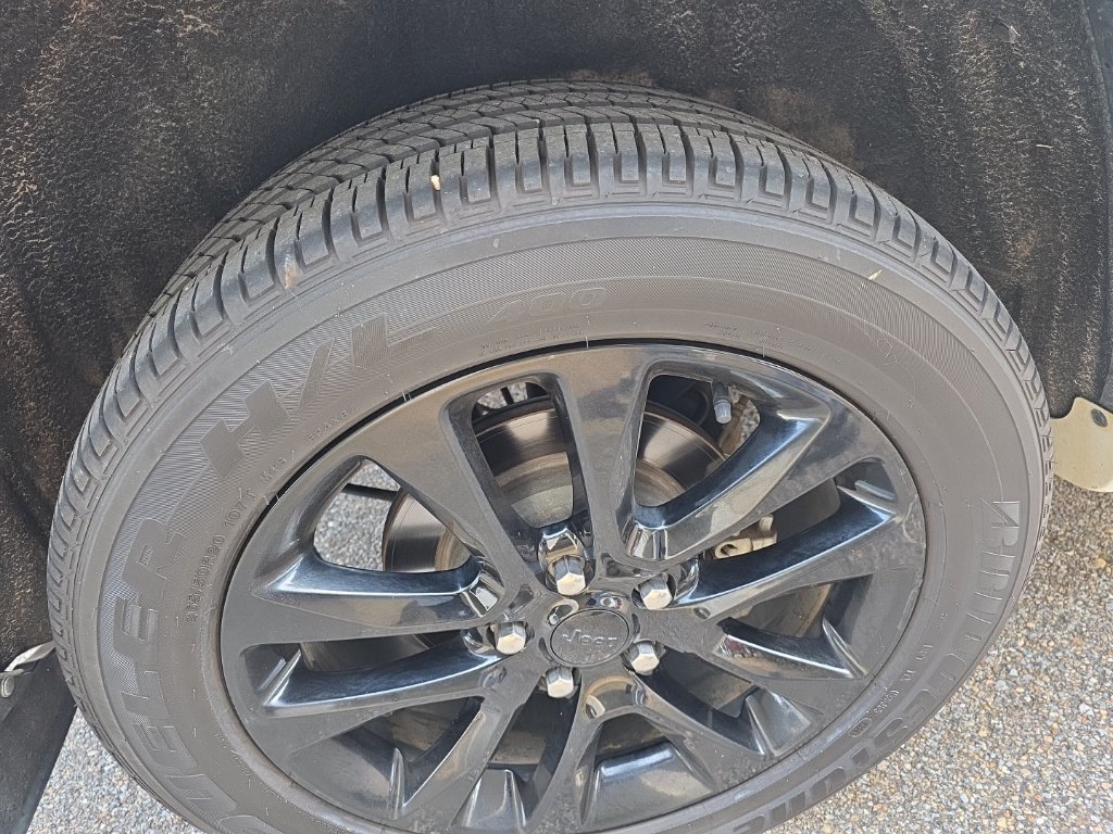 Used 2020 White Jeep Altitude image 9