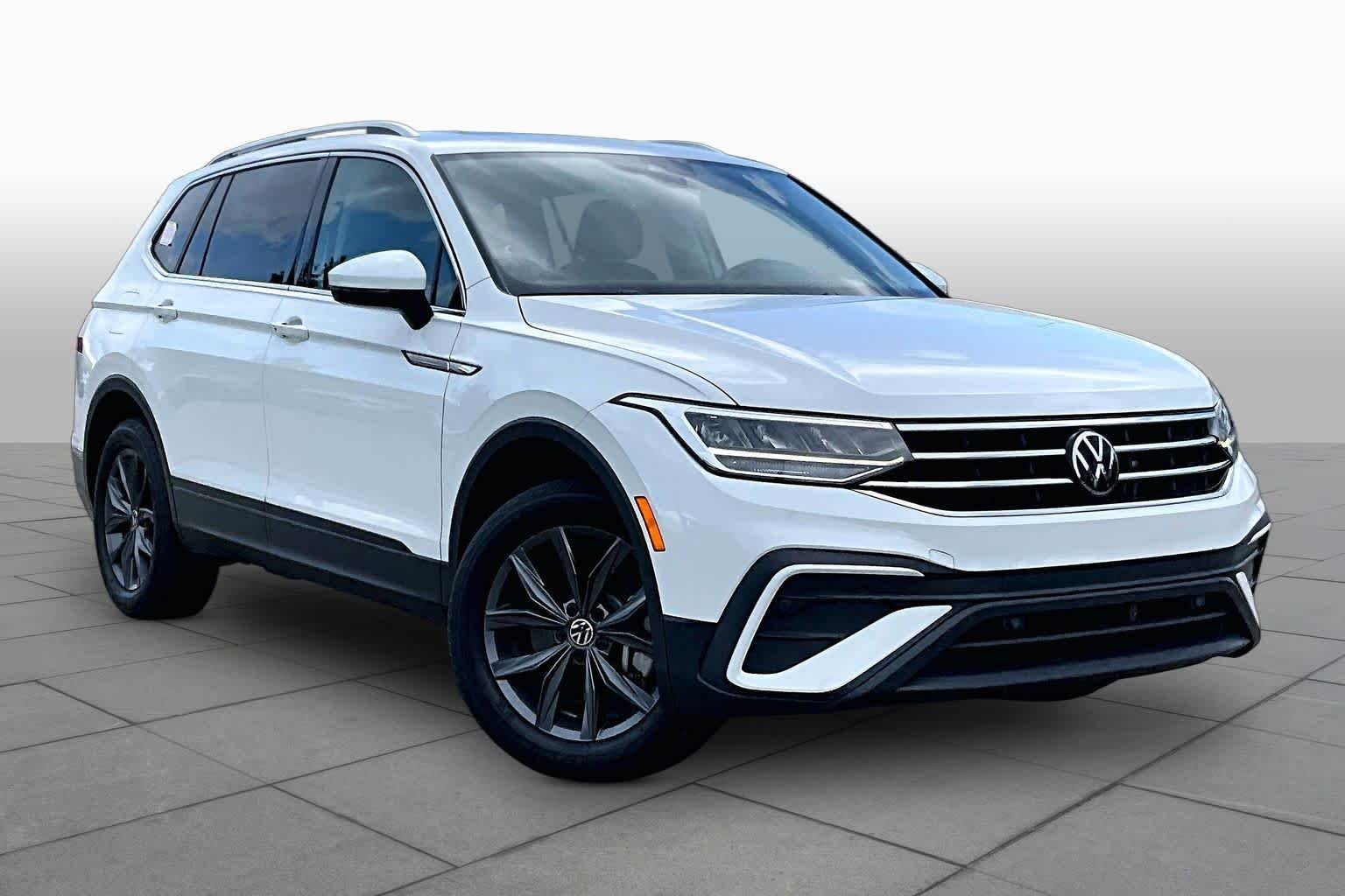 Used 2024 Pure White Volkswagen SE image 2