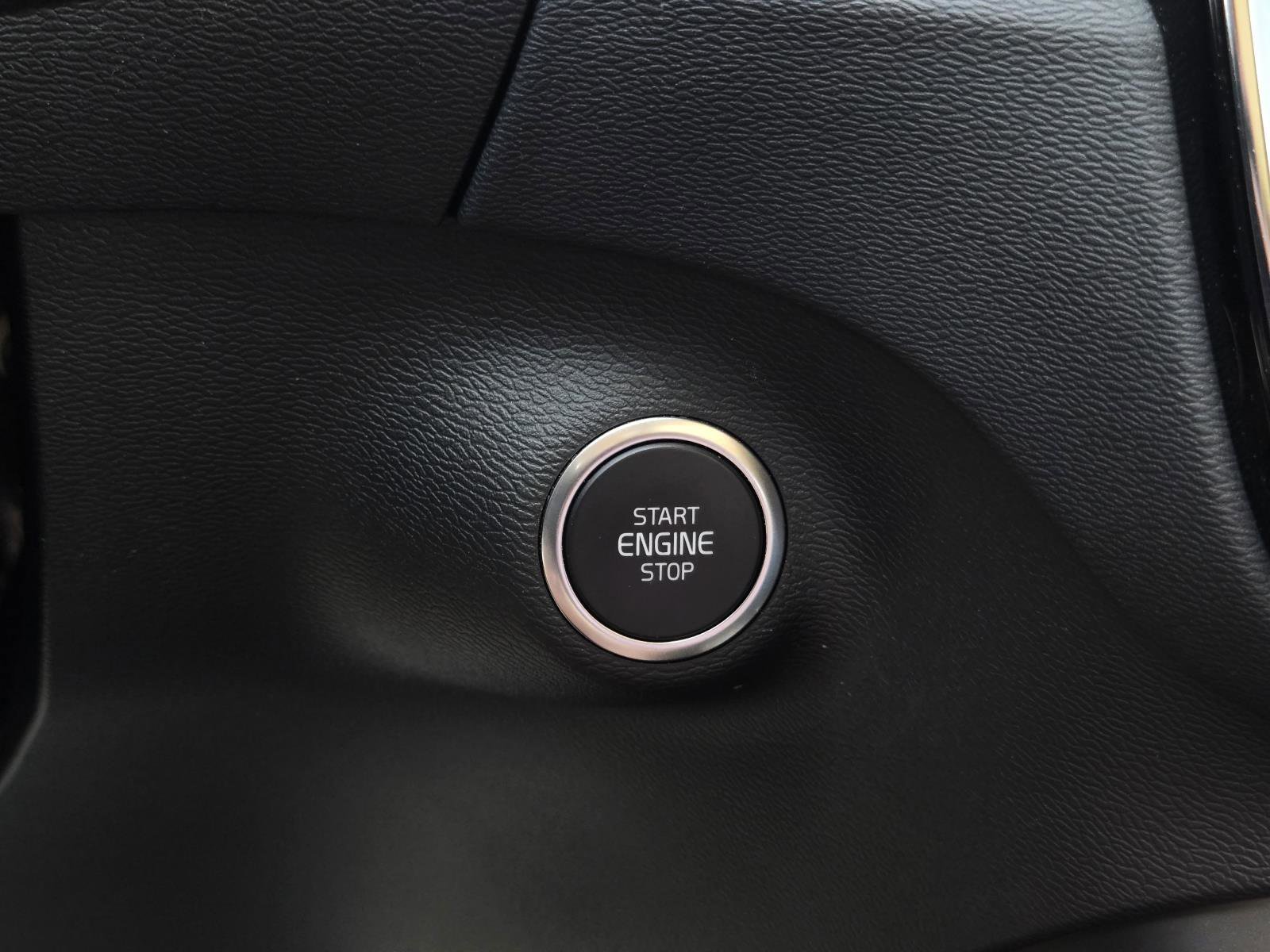 Used 2025 Black Volvo Plus Dark Theme image 19
