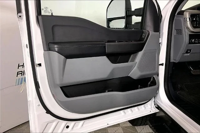 Used 2024 Oxford White Ford XL image 44