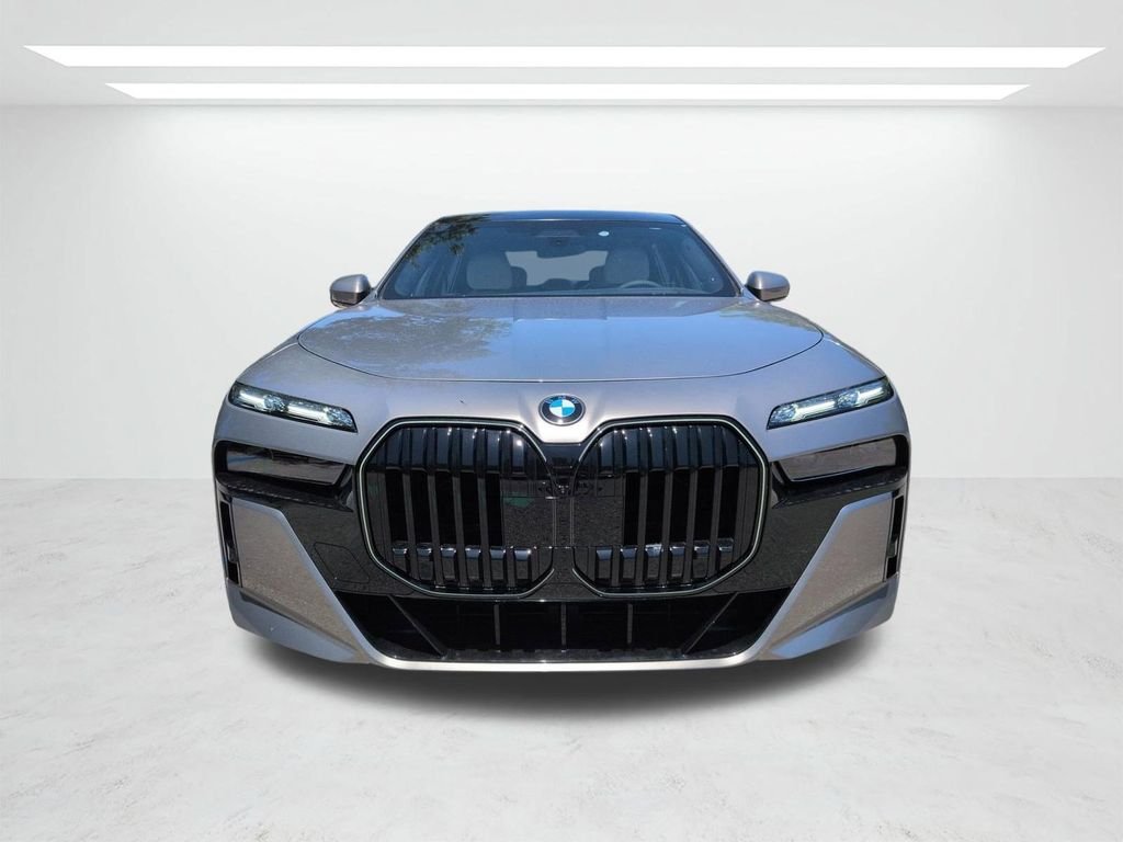 New 2026 Oxide Grey Metallic BMW 760i xDrive image 9