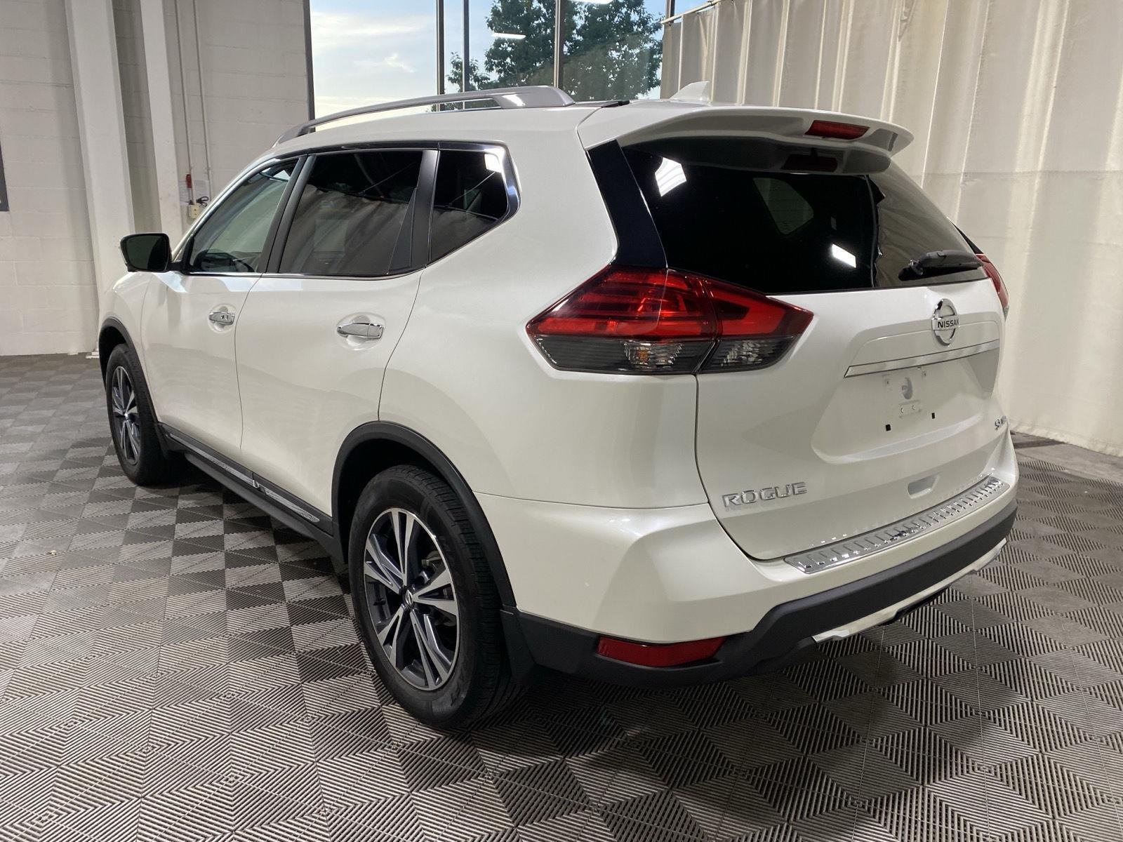 Used 2017 Pearl White Nissan SL image 5