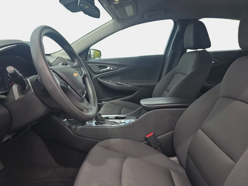 Used 2025 Summit White Chevrolet LT image 11