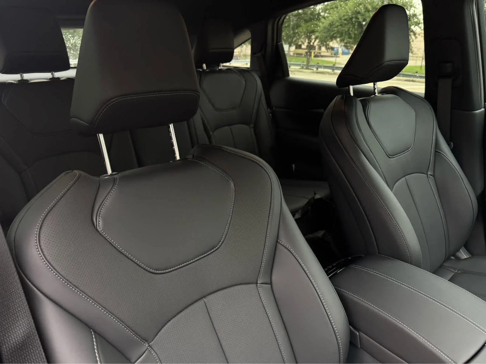 New 2027 2T SUN RED INFINITI Sport AWD image 7