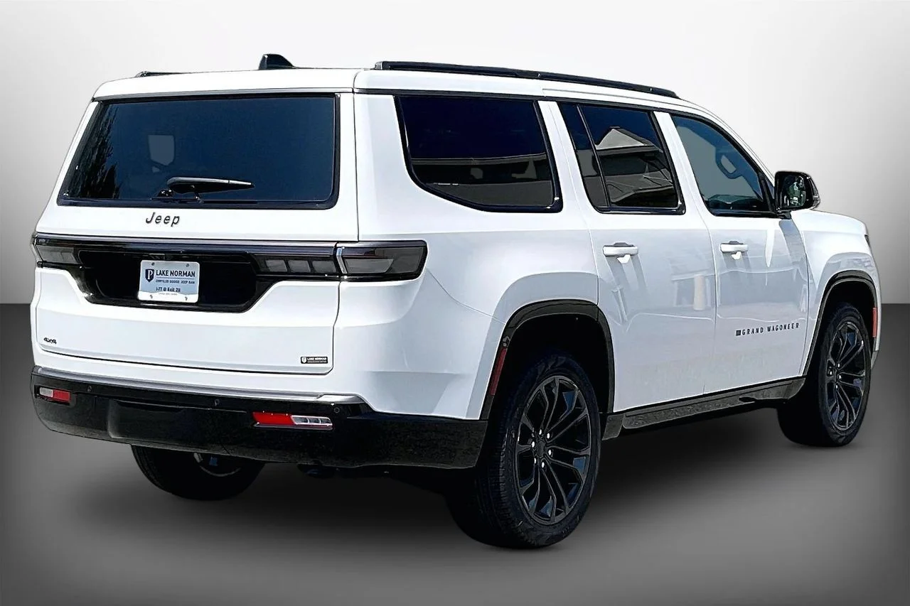 New 2026 Bright White Clearcoat Jeep Summit Reserve image 8